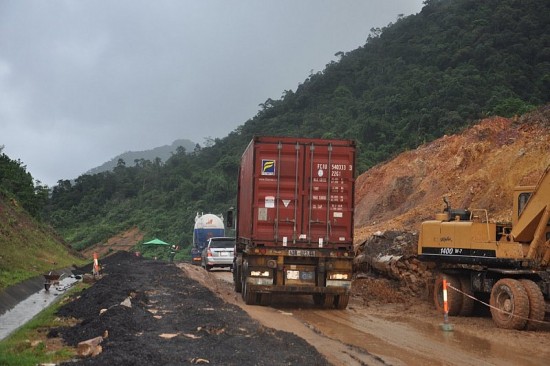 Khẩn trương khắc phục sạt lở trên cao tốc La Sơn – Túy Loan