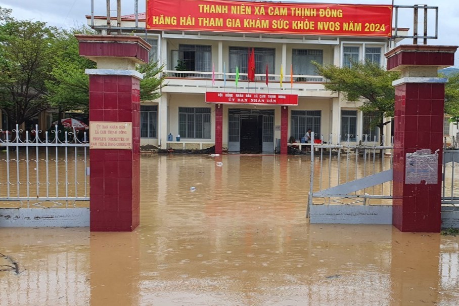 Nhiều nơi ở Khánh Hòa ngập sâu do mưa lớn