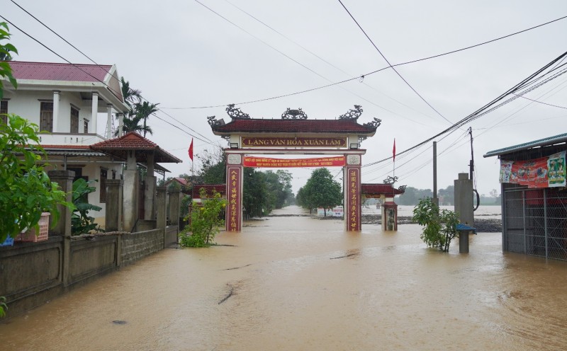 Miền Trung: Mưa lớn kèm nước lũ đạt đỉnh lịch sử năm 2020