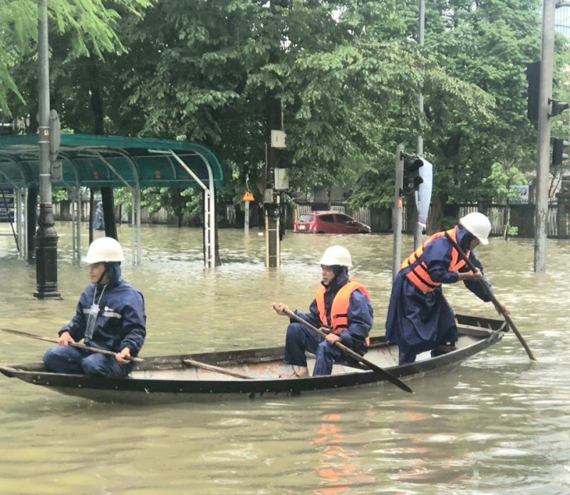 Thừa Thiên Huế: Bước đầu khắc phục, hỗ trợ sau mưa lũ