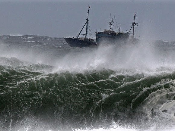 Dự báo thời tiết biển hôm nay 17/11/2023: Mưa dông, sóng lớn và gió giật mạnh trên biển