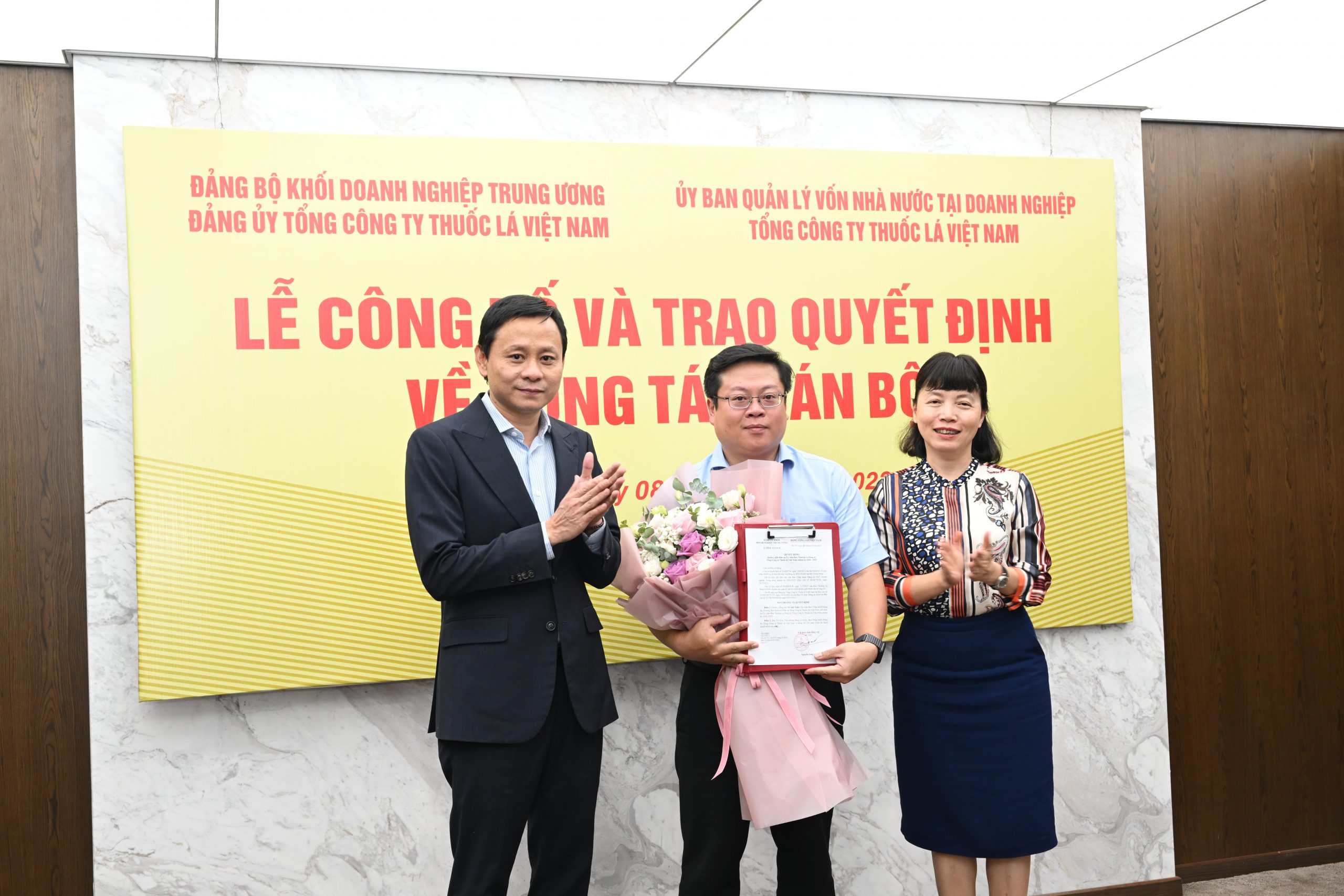 Công bố Quyết định bổ nhiệm Phó Tổng Giám đốc Tổng công ty Thuốc lá Việt Nam