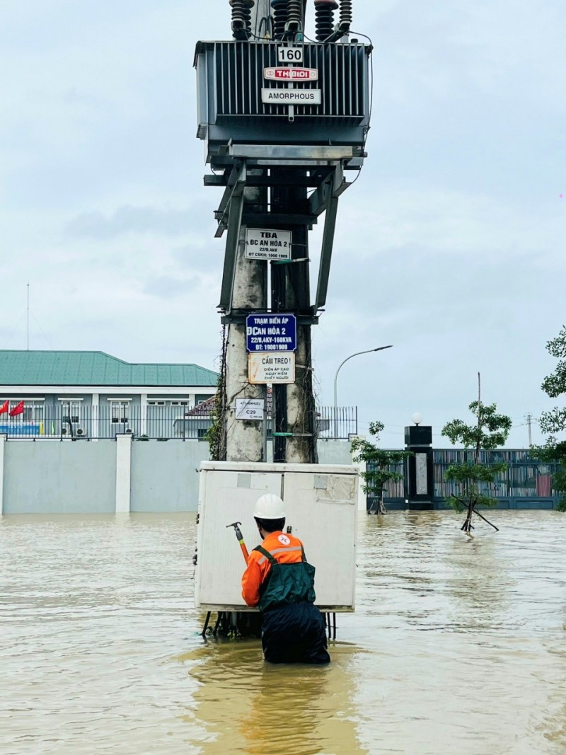Thừa Thiên Huế: Cấp điện trở lại cho 100% khách hàng sau mưa lũ