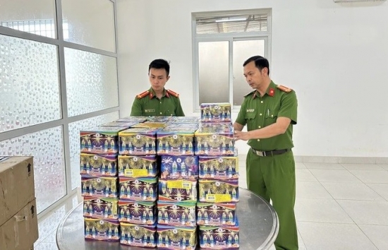 Đắk Lắk: Bắt đối tượng vận chuyển gần 150kg pháo lậu