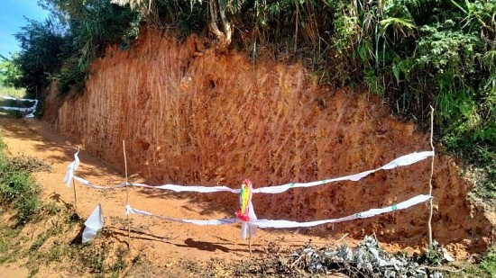Sơn La: Người dân phát hiện quả bom khi thi công sửa đường