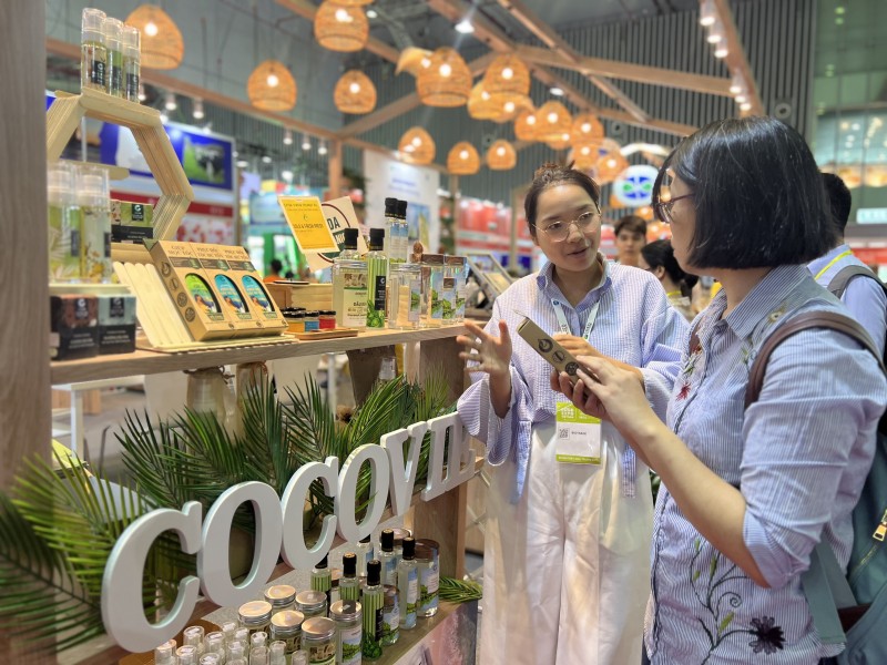 Vietnam Foodexpo 2023: Nông sản, thực phẩm thu hút khách tham quan