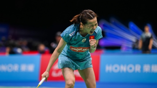 Đánh bại tay vợt số 5 thế giới Marin Carolina, Nguyễn Thùy Linh chơi quá xuất sắc