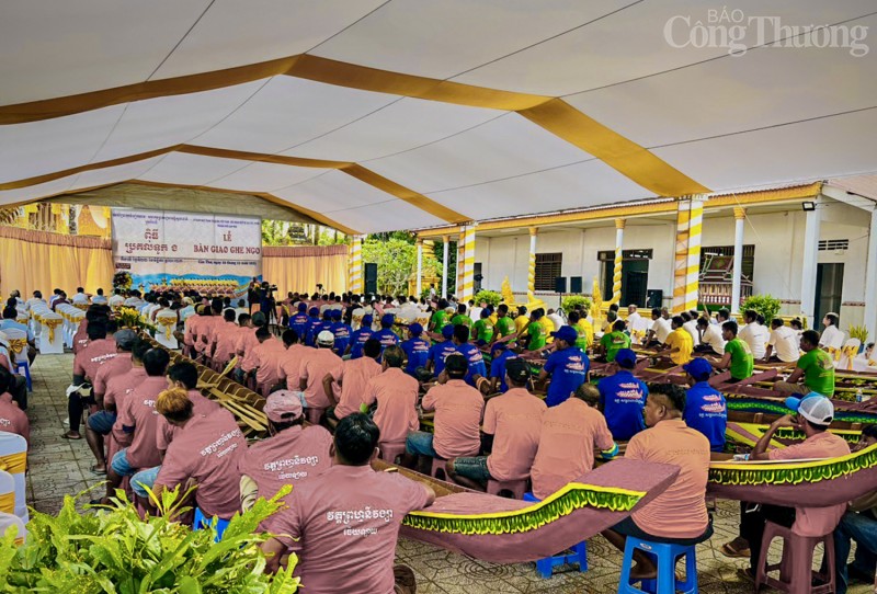 Cần Thơ: Trao tặng 6 chiếc ghe Ngo cho các chùa của đồng bào dân tộc Khmer