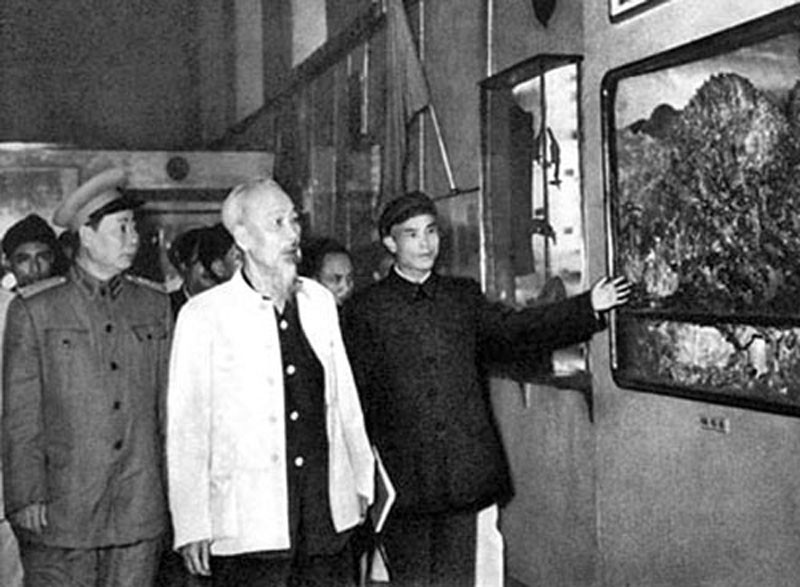 Chủ tịch Hồ Chí Minh thăm Viện Bảo tàng Việt Bắc (năm 1964). Ảnh tư liệu
