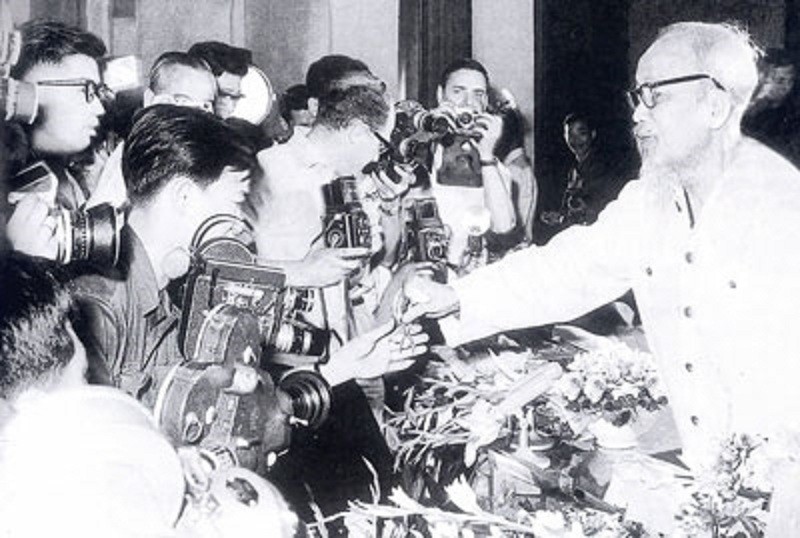 Ngày này năm xưa 26/11: Chủ tịch Hồ Chí Minh ký sắc lệnh quy định tổ chức ngành Thương mại