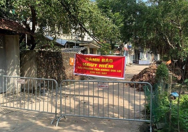 Hà Nội: Di dời gấp 6 hộ dân bị sụt lún nhà