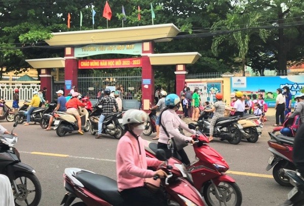 Trên địa bàn Hà Nội có 152 khu vực cổng trường học ùn tắc giờ cao điểm. Ảnh minh họa