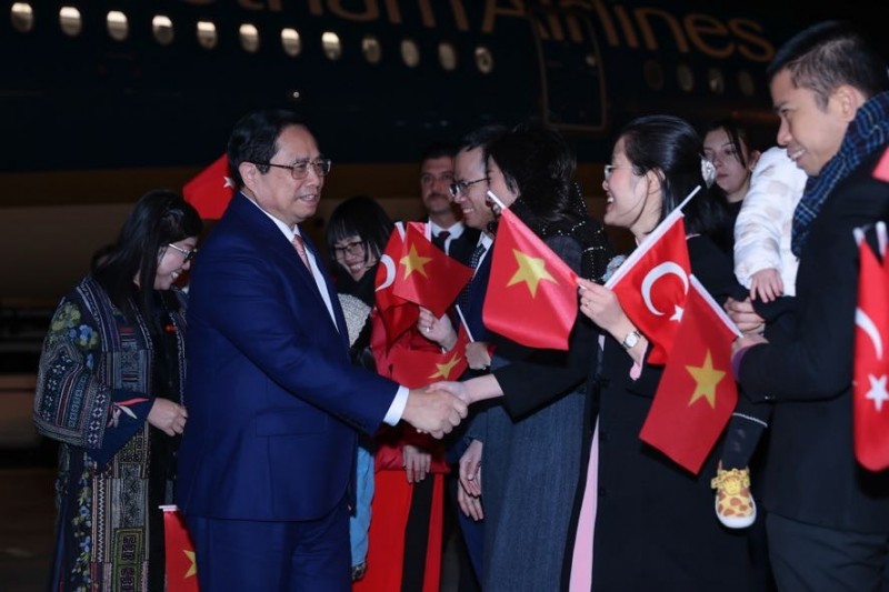Thủ tướng Chính phủ Phạm Minh Chính, Phu nhân Lê Thị Bích Trân và Đoàn đại biểu Việt Nam đã tới sân bay Quốc tế Esenboga ở Thủ đô Ankara của Thổ Nhĩ Kỳ - Ảnh: VGP