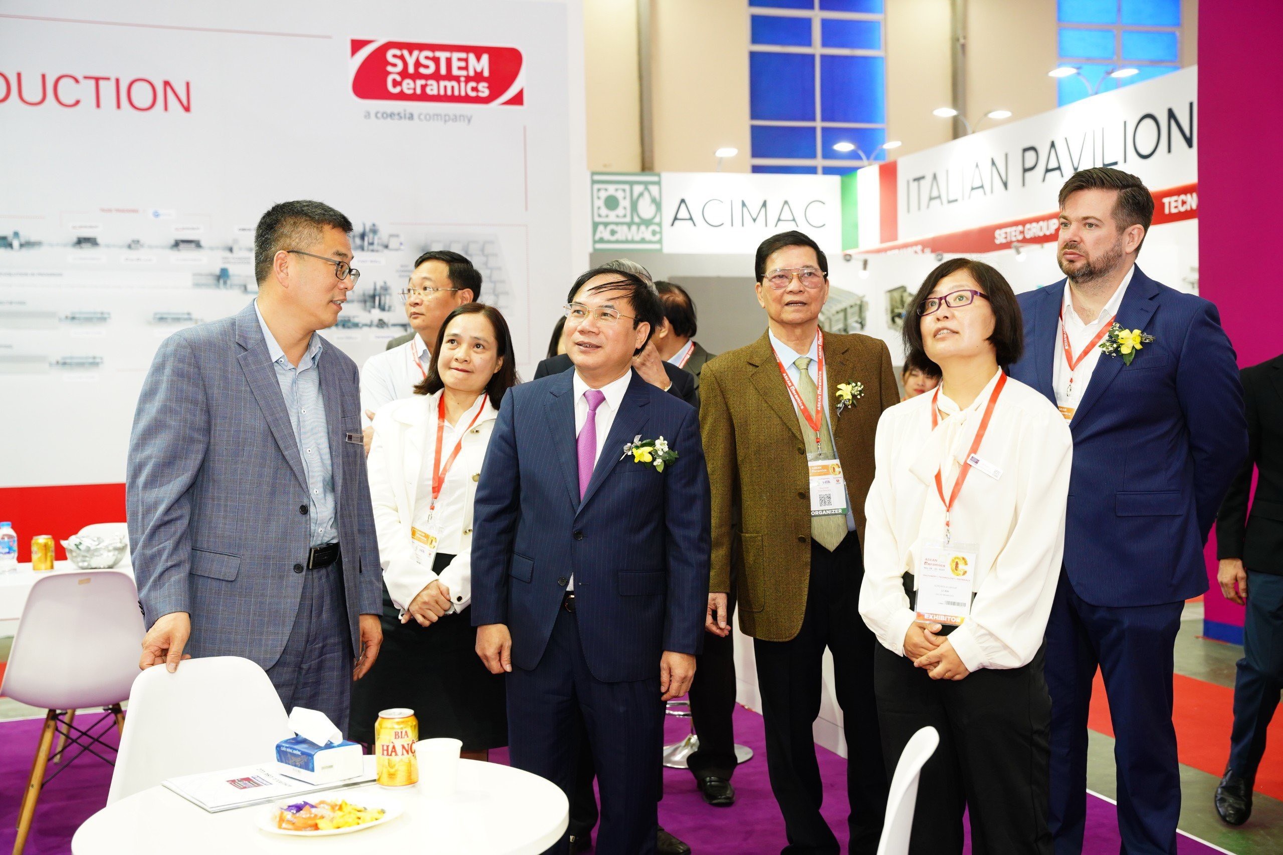 Thứ trưởng Bộ Xây dựng Nguyễn Văn Sinh cho biết, Trung bình hàng năm, công nghiệp sản xuất gốm sứ đã đóng góp hơn 3 tỷ USD/năm cho GDP của Việt Nam