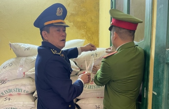 Tuyên Quang: Tạm giữ 3 tấn đường cát nhập lậu không rõ nguồn gốc