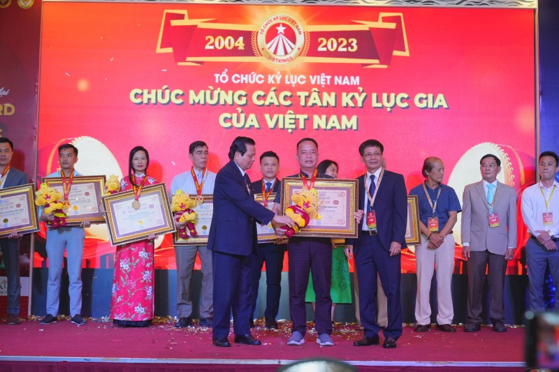 Bắc Ninh: Tháp Thần Nông được VietKings trao tặng Kỷ lục Việt Nam