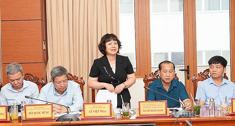 Bà Lê Việt Nga - Phó Vụ trưởng Vụ Thị trường trong nước chia sẻ tại buổi làm việc