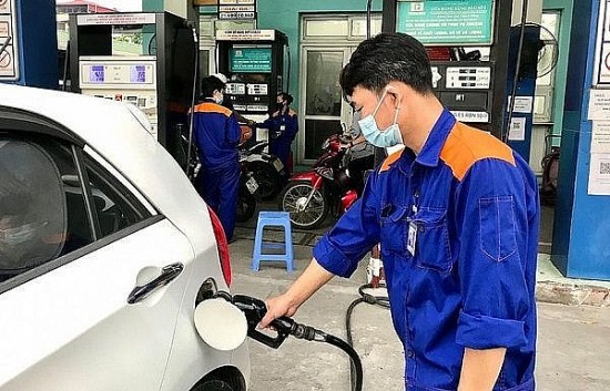 Giá xăng dầu hôm nay ngày 6/7/2024: Giá dầu thế giới “quay đầu” giảm sốc tới 1%