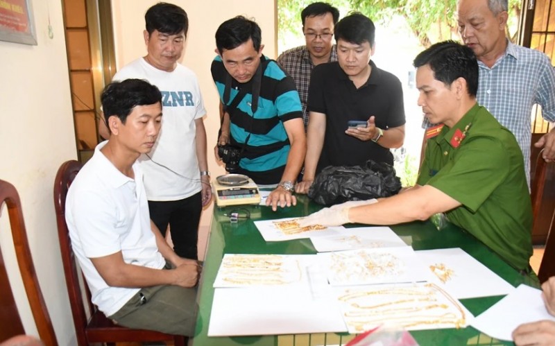 Vụ cướp tiệm vàng ở Trà Vinh: Phát hiện bọc vàng cất giấu trong bụi cây