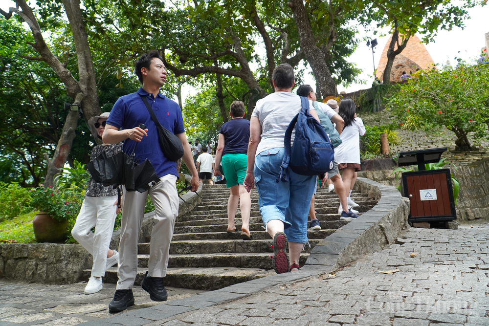 11 tháng, Khánh Hòa thu hơn 30.217 tỷ đồng từ du lịch
