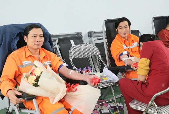 Ngành điện tỉnh Quảng Bình: Hơn 200 cán bộ, nhân viên tham gia hiến máu “Tuần lễ hồng EVN”