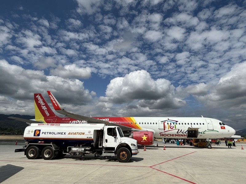Petrolimex Aviation cung cấp nhiên liệu cho các chuyến bay tại Cảng hàng không Điện Biên khi Cảng hoạt động trở lại