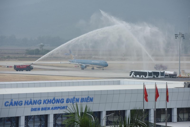 Petrolimex Aviation cung cấp nhiên liệu cho các chuyến bay tại Cảng hàng không Điện Biên khi Cảng hoạt động trở lại