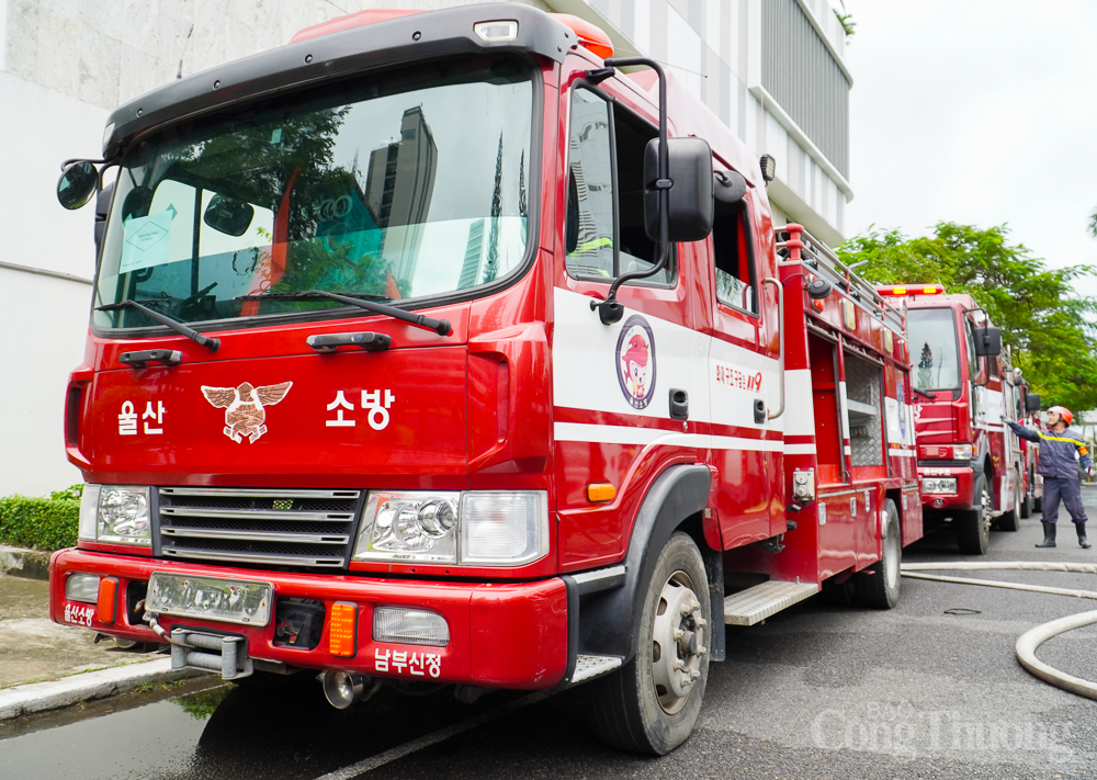 Hàn Quốc tặng 5 xe chữa cháy cho Khánh Hòa.