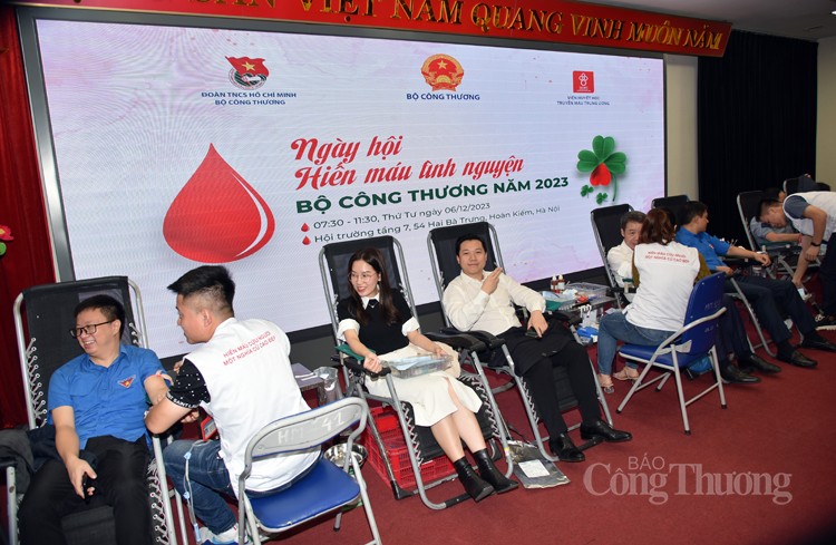 Hàng trăm cán bộ, công chức, viên chức và người lao động Bộ Công Thương tham gia Ngày hội hiến máu 2023