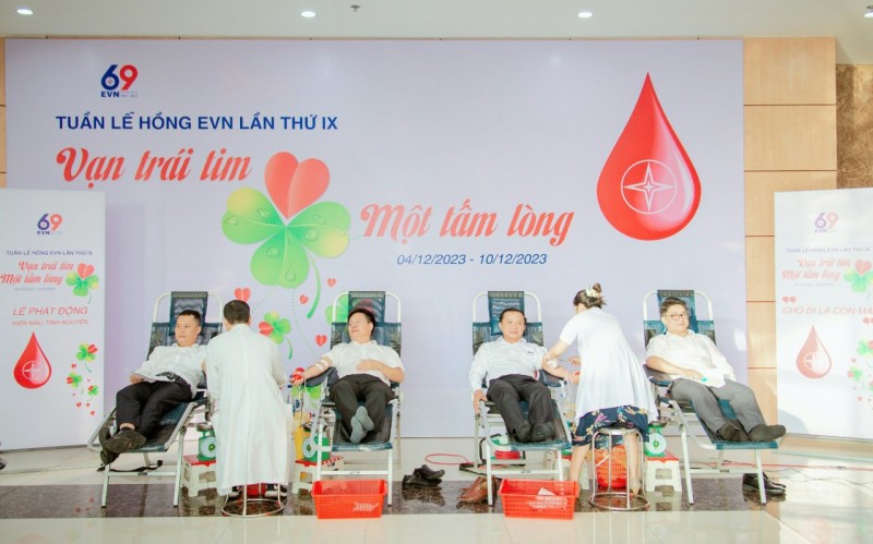 PC Thừa Thiên Huế: Hơn 180 cán bộ, nhân viên tham gia hiến máu “Tuần lễ hồng EVN”
