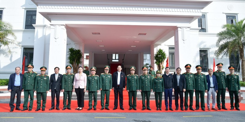 Phó Chủ tịch Quốc hội, Thượng tướng Trần Quang Phương làm việc với Nhà máy Z113 và Nhà máy Z129 thuộc Tổng cục Công nghiệp Quốc phòng