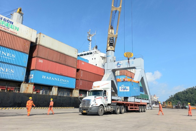 Thừa Thiên Huế: Cảng Chân Mây hướng tới trở thành “điểm nối” hàng container quốc tế