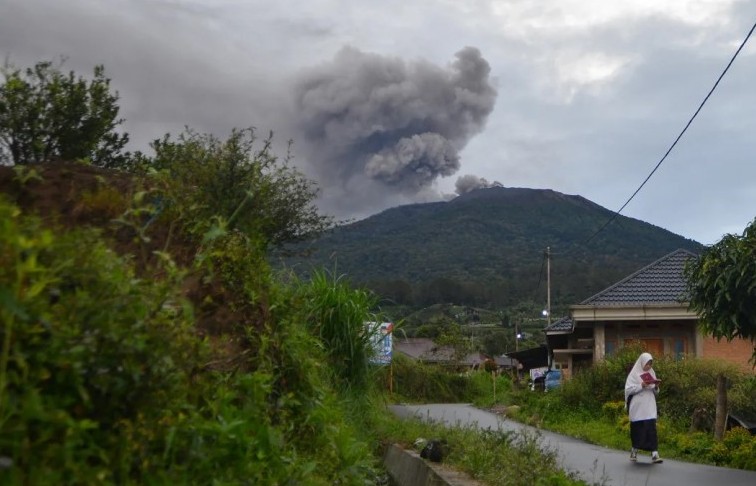Núi lửa phun trào tại Indonesia gây nhiều thương vong