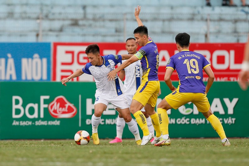 Trận Hà Nội và SLNA diễn ra lúc 19h15 ngày 10/12, thuộc vòng 5 V-League 2023/2024