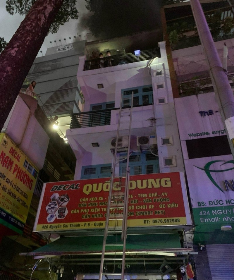 TP. Hồ Chí Minh: Kịp thời cứu thoát 6 người trong vụ cháy nhà ở quận 10