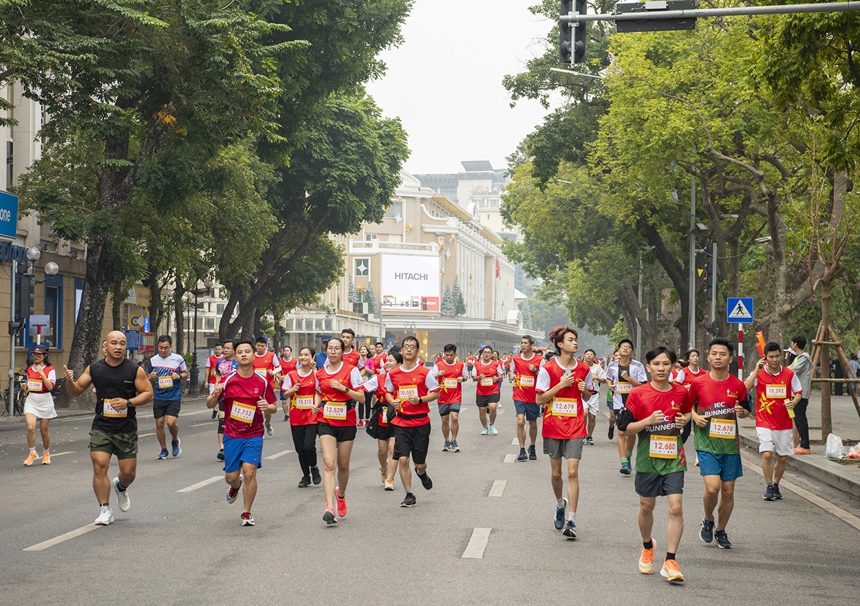 Hơn 1.000 người tham gia giải chạy “Tự hào hàng Việt Nam”