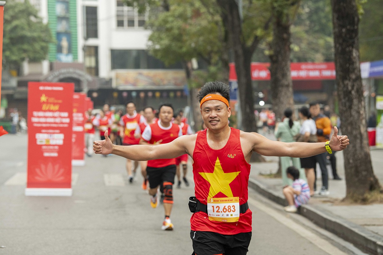 Hơn 1.000 người tham gia giải chạy “Tự hào hàng Việt Nam”
