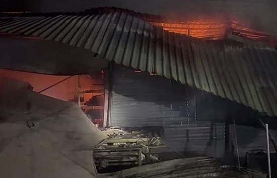 Bình Phước: Cháy chợ Thống Nhất, 9 kiốt bị thiêu rụi hoàn toàn