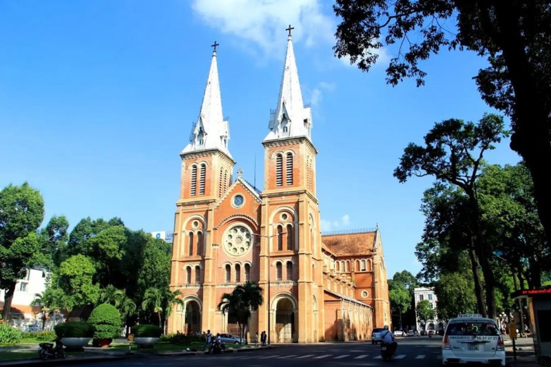 Kiến trúc của nhà thờ là sự kết hợp giữa phong cách Roman và Gothic. @Focus Asia Travel