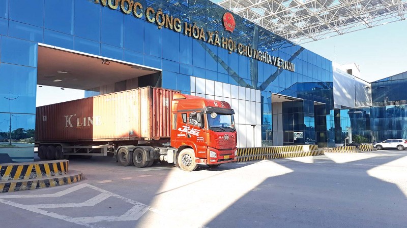 11 tháng, xuất nhập khẩu qua cửa khẩu biên giới Quảng Ninh ước đạt gần 3,7 tỷ USD