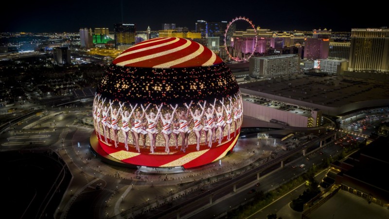 Quả cầu LED 55.000 tỷ đồng ở Las Vegas “biến hình” chào đón Giáng sinh