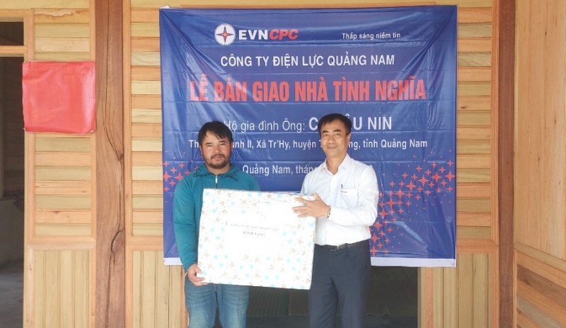 Công ty Điện lực Quảng Nam hoàn thành bàn giao 5 nhà tình nghĩa