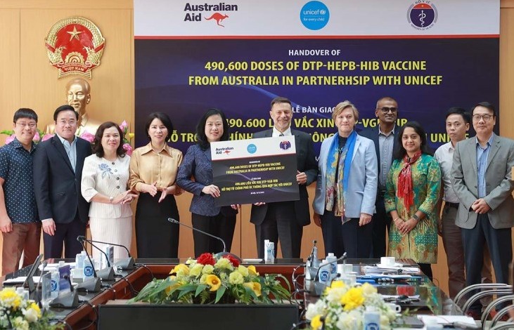 Bộ Y tế tiếp nhận 490.600 liều vaccine 5 trong 1