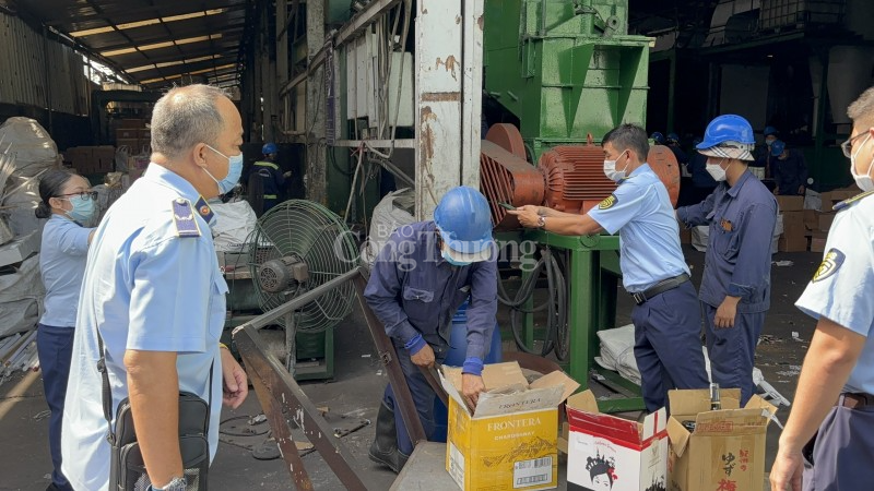 TP. Hồ Chí Minh: Tiêu hủy hơn 10.000 sản phẩm hàng hóa vi phạm