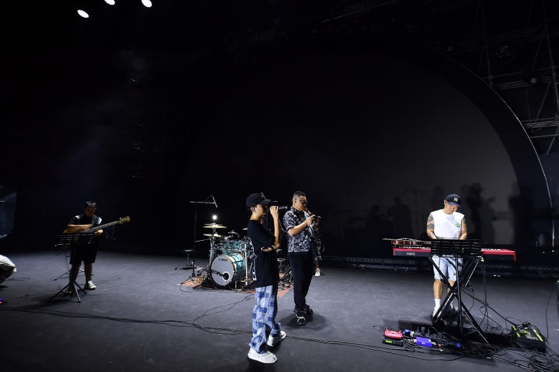 Ban nhạc huyền thoại Maroon 5 chính thức có mặt tại Việt Nam, sẵn sàng cho siêu nhạc hội 8Wonder Winter Summer