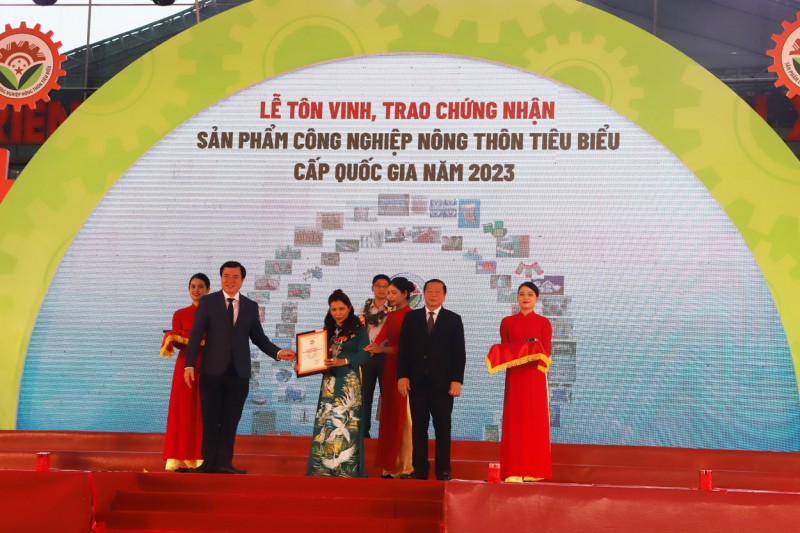 Lễ tôn vinh sản phẩm công nghiệp nông thôn tiêu biểu cấp quốc gia 2023