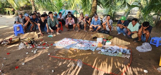 Kiên Giang: Đột kích bắt quả tang hàng chục con bạc đá gà, lắc tài xỉu ăn tiền