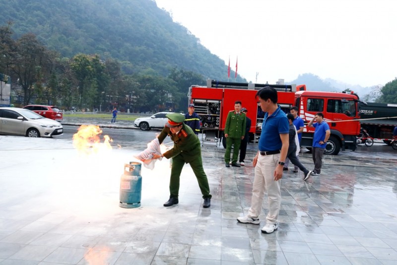 Hà Giang: Tổ chức Chương trình tuyên truyền, trải nghiệm thực hành chữa cháy và cứu nạn, cứu hộ