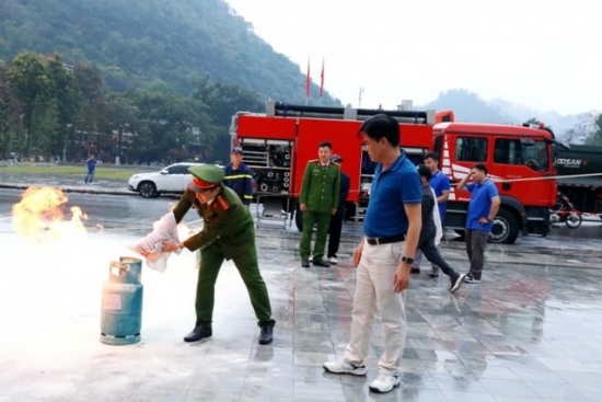 Hà Giang: Tổ chức Chương trình tuyên truyền, trải nghiệm thực hành chữa cháy và cứu nạn, cứu hộ