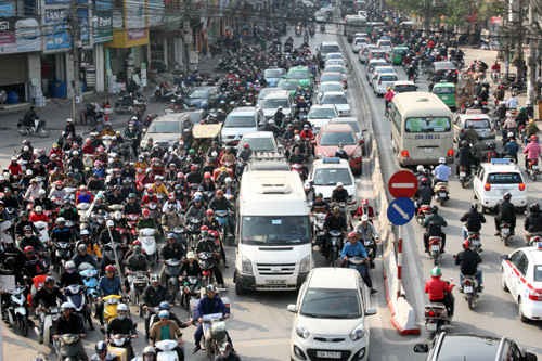 Ở Việt Nam, việc bỏ hoàn toàn đèn tín hiệu với cơ sở hạ tầng, mật độ phương tiện và lưu lượng giao thông thời điểm hiện tại là không khả thi, chưa thể triển khai đồng loạt